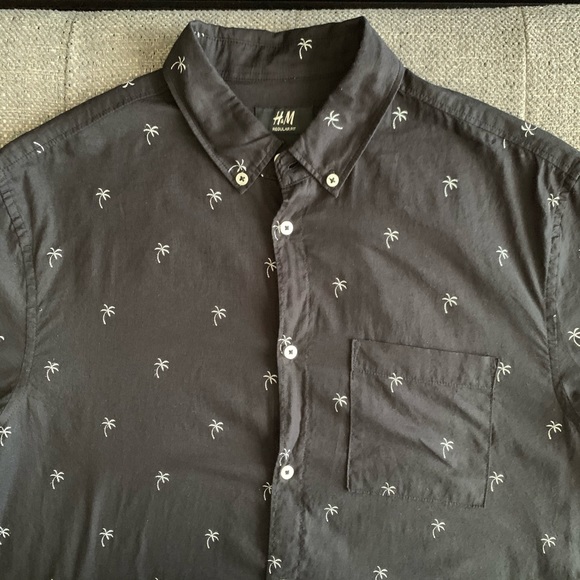 H&M Hawaiian Palm Tree Shirt - Picture 3 of 6
